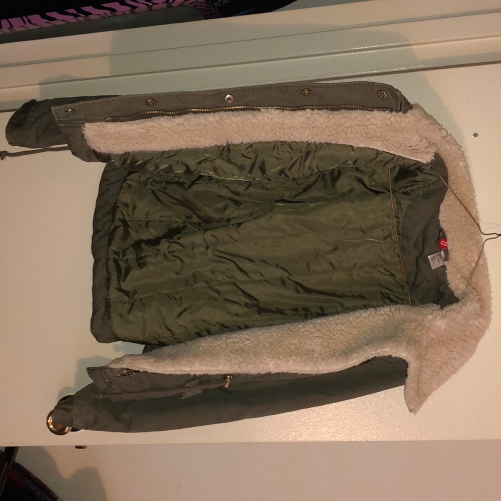 Lightly worn - Picture 3 of 3